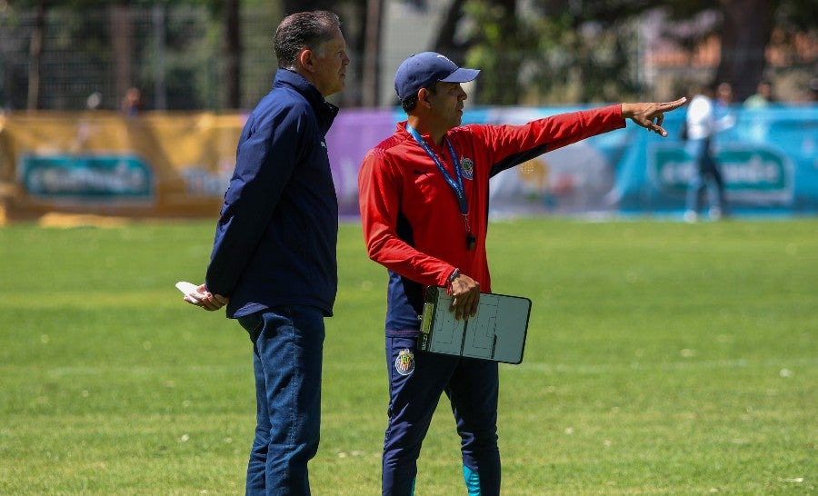 El técnico con Ricardo Peláez