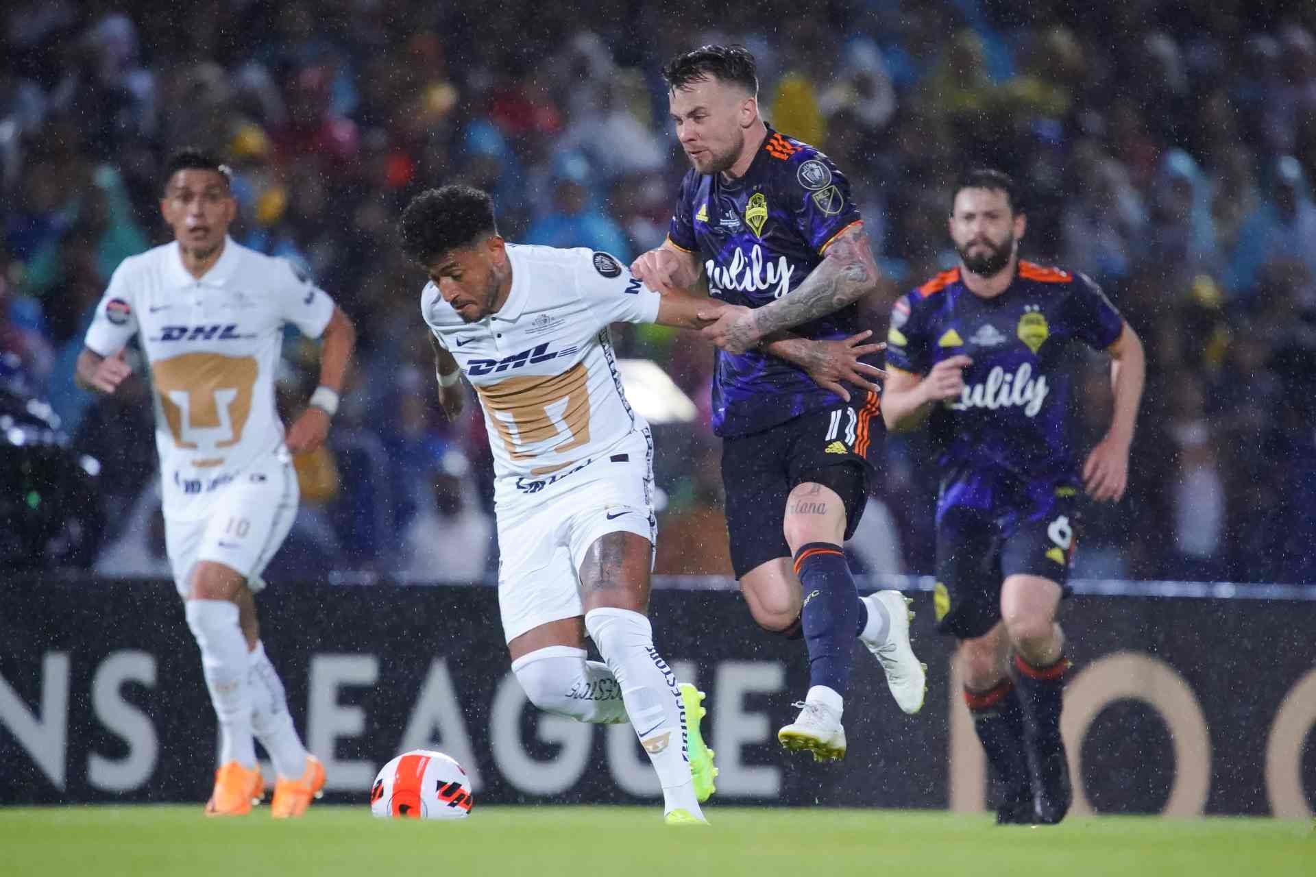 Pumas jugando Final de Ida ante Seattle Sounders en CU