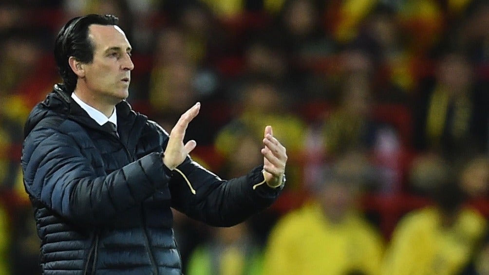 Unai Emery dirigiendo al Villarreal durante partido de la Champions League