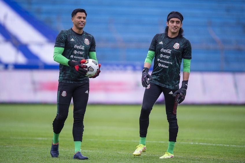 Carlos Acevedo junto a Talavera en un entrenamiento del Tri