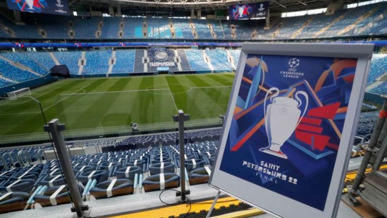 La Arena Gazprom de St. Petersburg con un banner de la UEFA Champions League