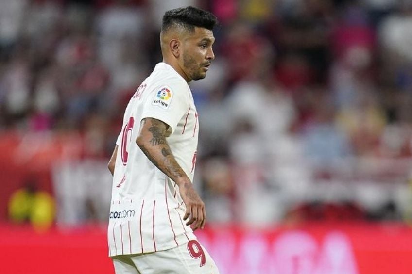 Tecatito Corona durante un partido del Sevilla