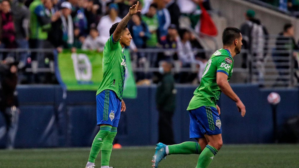 Raúl Ruidíaz, en acción ante Seattle