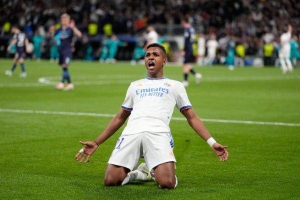 Rodrygo del Real Madrid celebra el segundo gol de su equipo