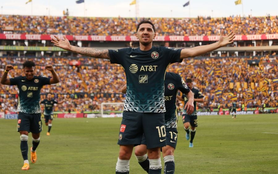 Valdés celebra gol ante Tigres