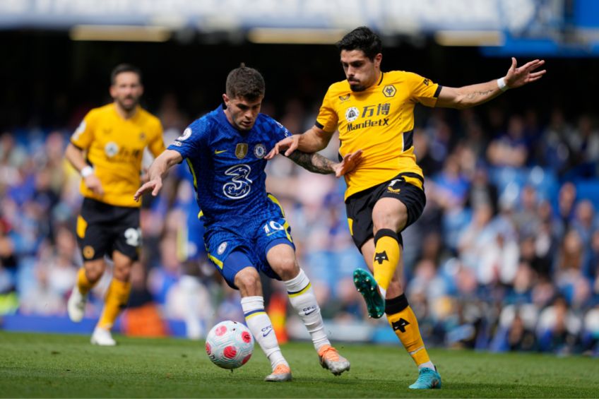 Christian Pulisic y Ki-Jana Hoever durante el partido