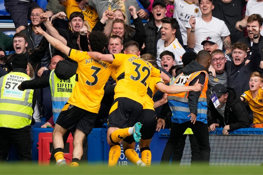 Jugadores del Wolverhampton festejando un gol