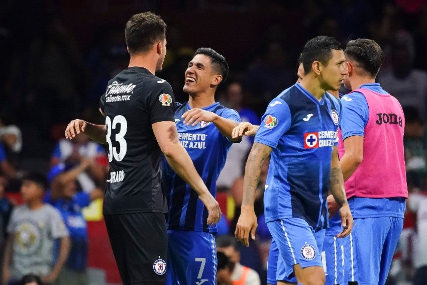 Sebas Jurado celebrando el pase de Cruz Azul a Liguilla