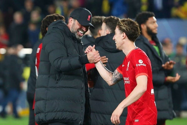 urgen Klopp y Kostas Tsimikas, celebran ganar la semifinal 