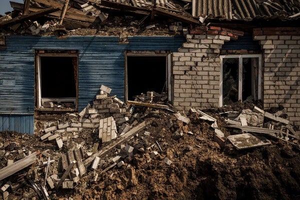 Casa en ruinas en Malaya Rohan,localidad recapturada por Ucrania