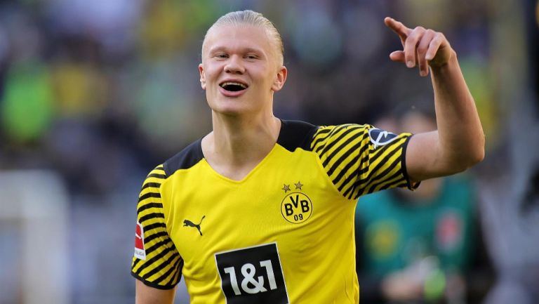 Haaland jugando partido con el Borussia Dortmund en la Bundesliga