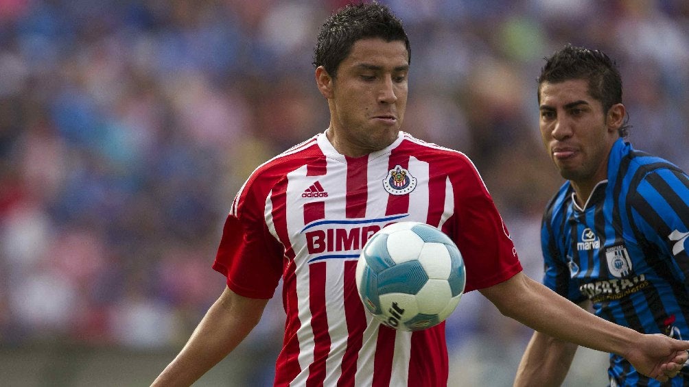 Antonio 'Hulk' Salazar jugando con Chivas en la Liga MX