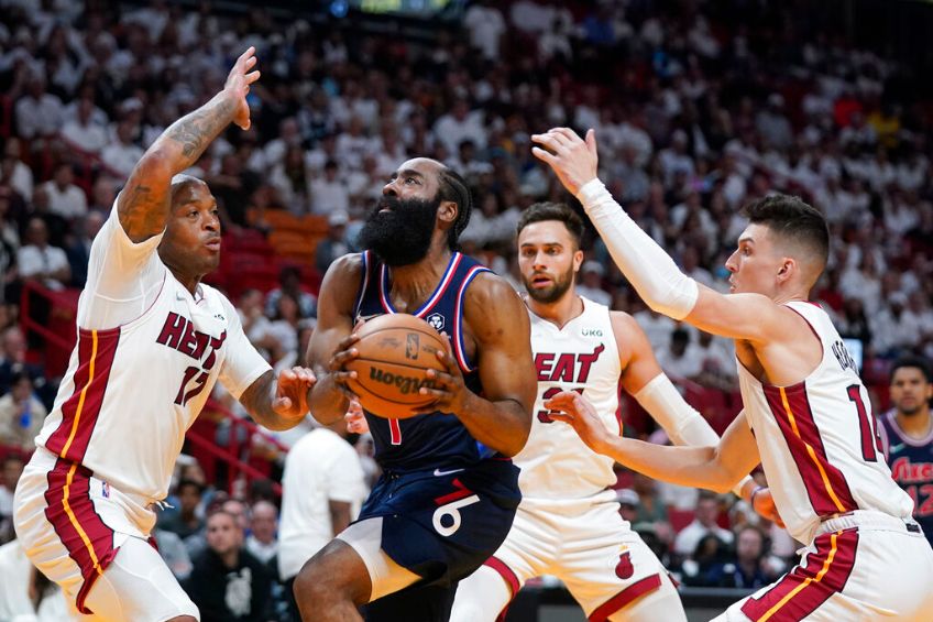 James Harden durante el partido