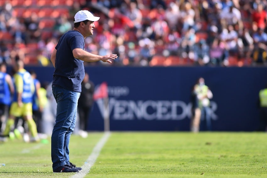 Jardine dirigiendo al Atlético San Luis