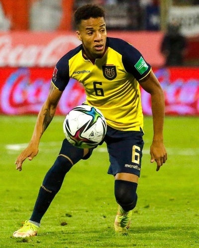 Byron Castillo jugando con la selección de Ecuador