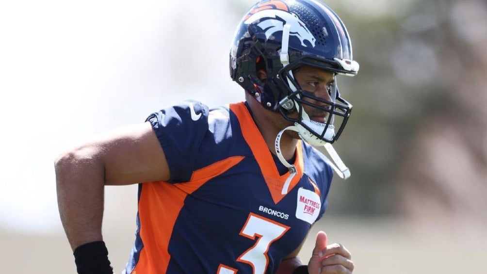 Russell Wilson con el uniforme de Broncos