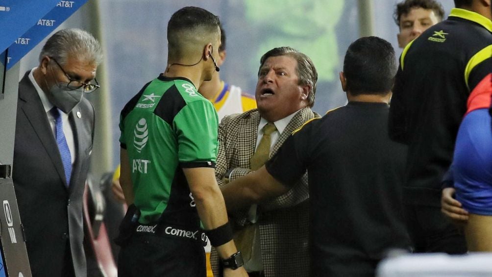 Miguel Herrera fue expulsado por el árbitro