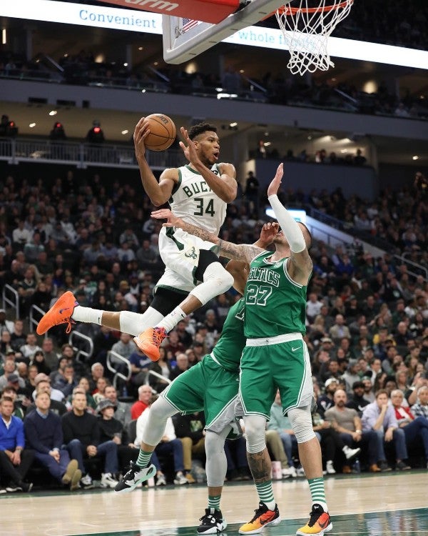 Giannis Antetokounmpo en acción