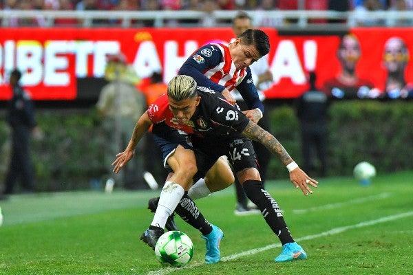 Luis Reyes en acción frente a Chivas