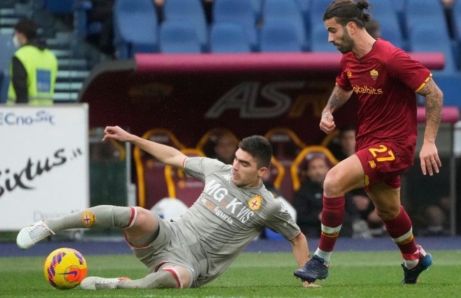 Vásquez en juego ante la Roma