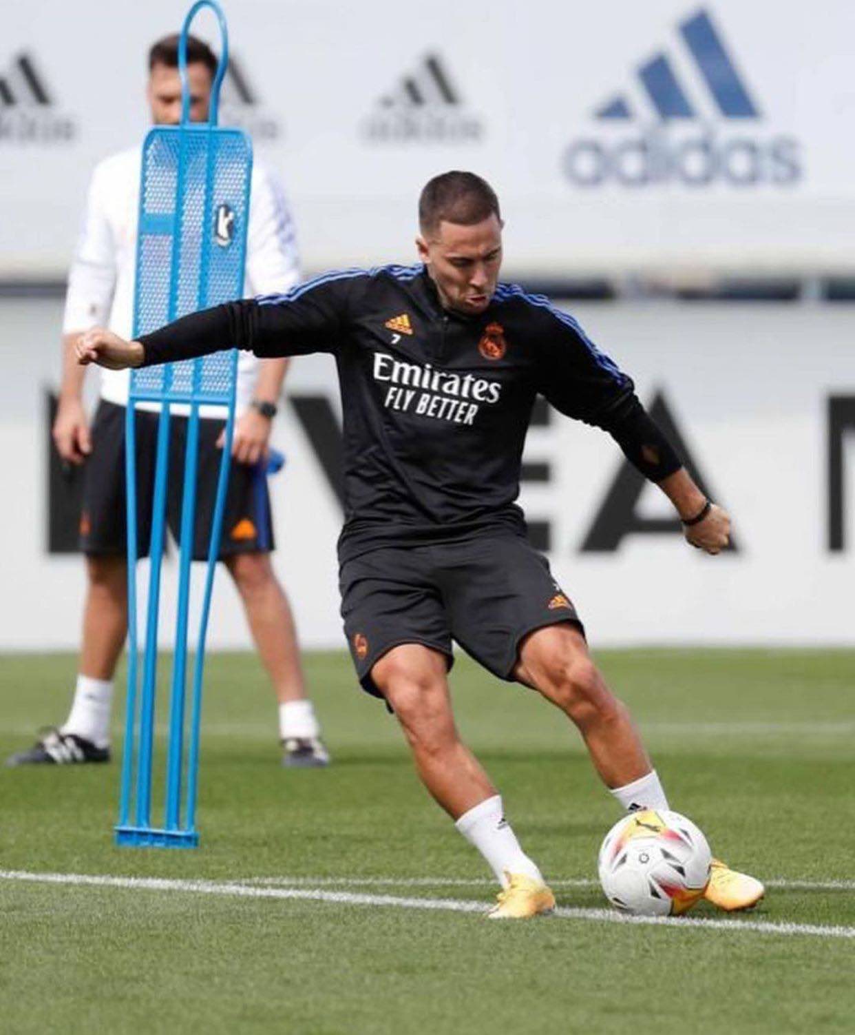 Hazard entrenando con el Real Madrid