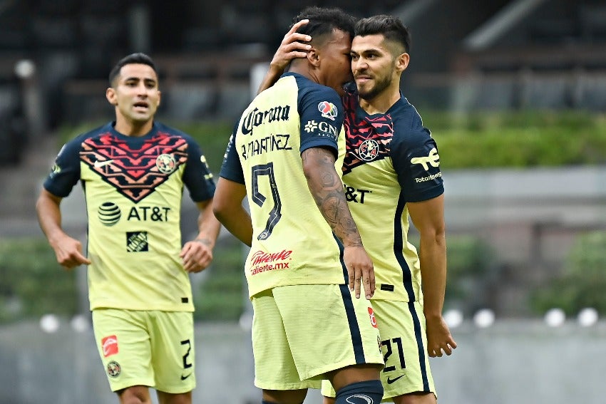 Henry Martín celebrando su gol vs Puebla 