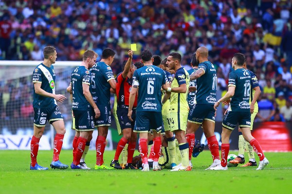 América ante Puebla en el Estadio Azteca