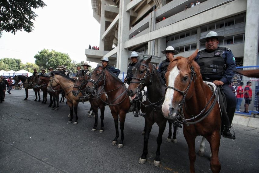 Elementos de seguridad previo al Clásico Tapatío