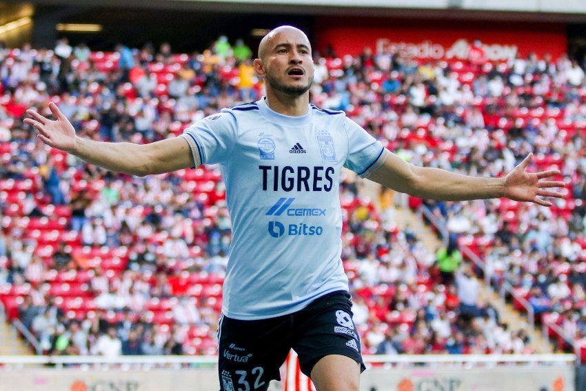 Carlos González en un partido de Tigres