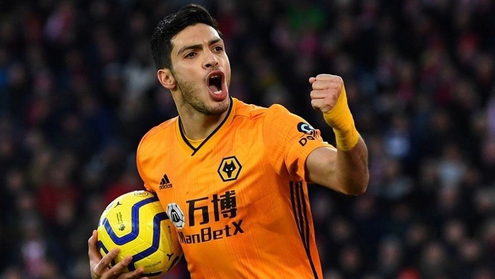 Raúl Jiménez festejando gol con el Wolverhampton en Premier League