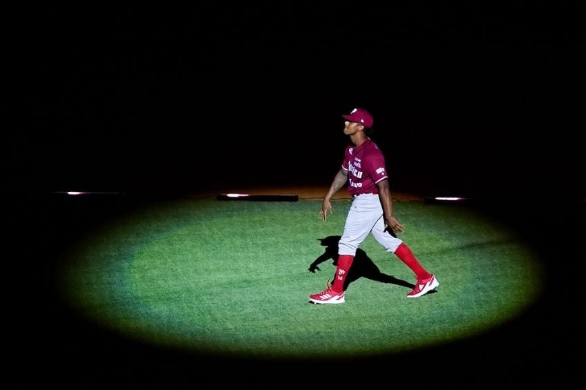 Khris Davis en la presentación de los uniformes de Diablos Rojos