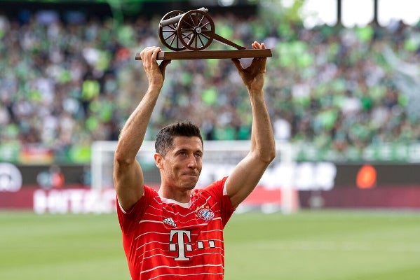 Robert Lewandowski galardonado como máximo goleador