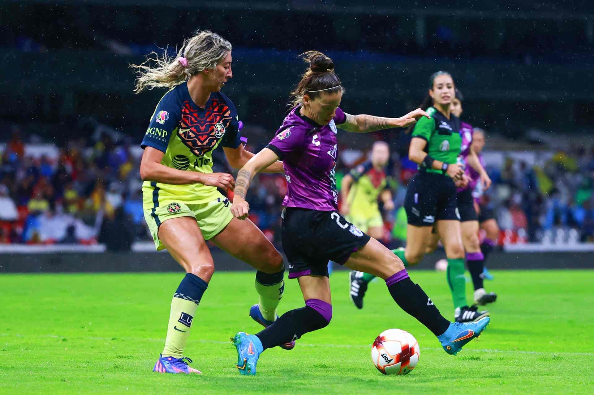 Ruth Bravo en partido contra América