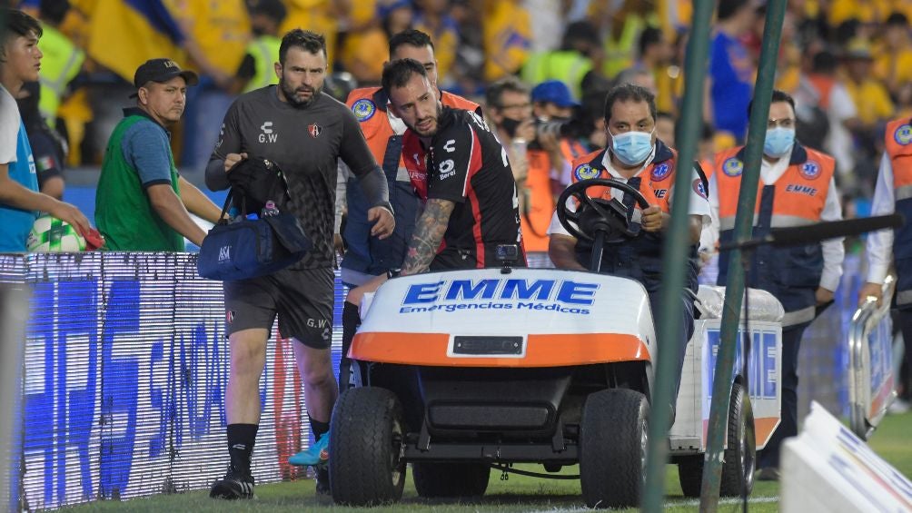 Emanuel Aguilera tuvo que abandonar el encuentro al minuto 19