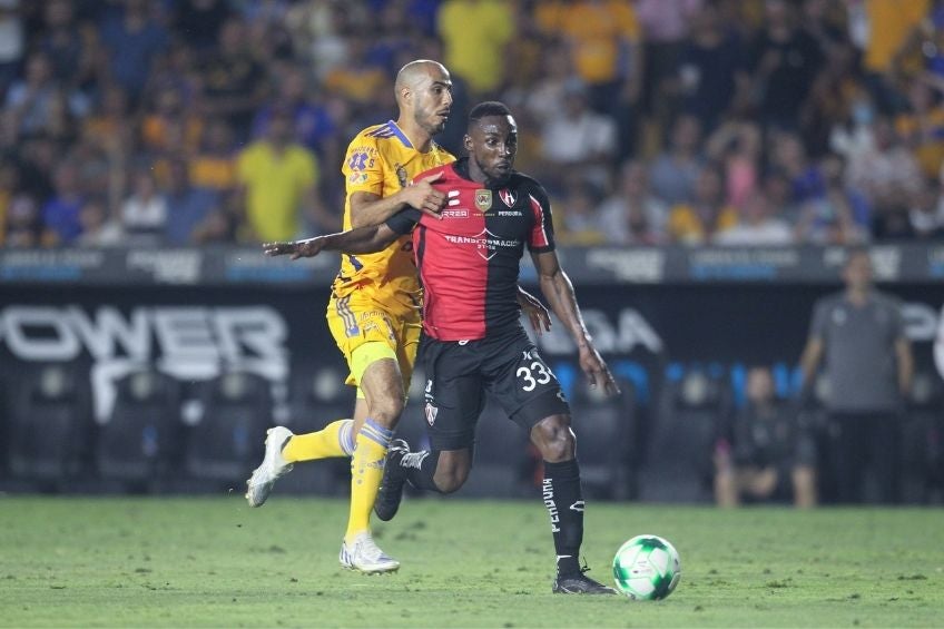 Julián Quiñones durante un partido del Atlas