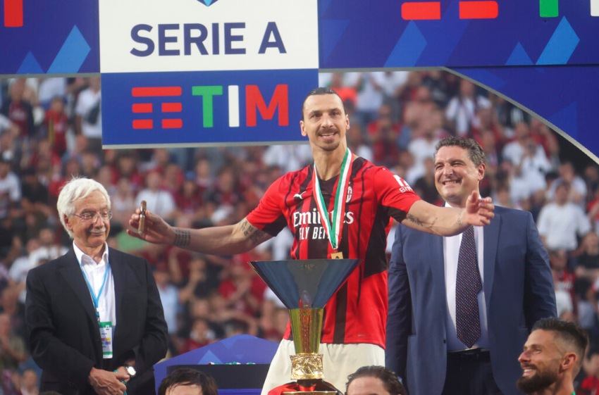 Ibrahimovic celebrando el título del Milan