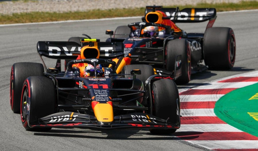 El auto de Checo detrás del de Max Verstappen