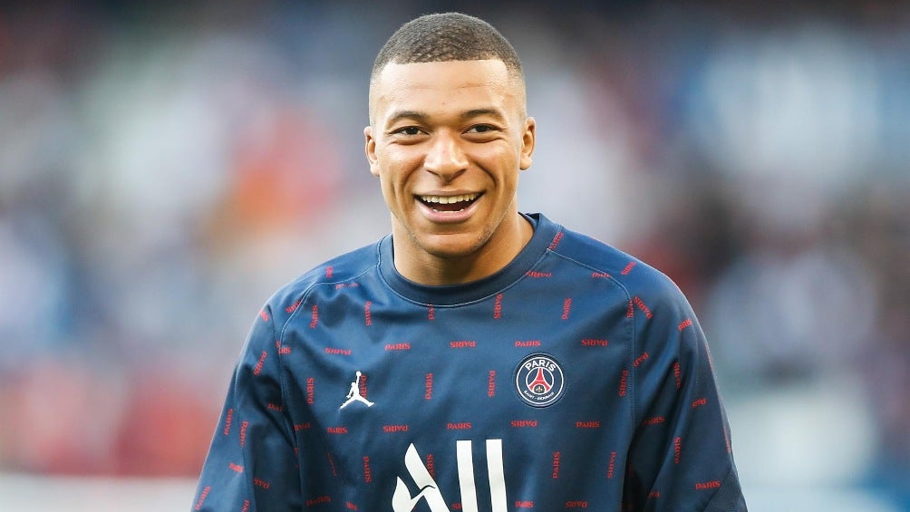 Kylian Mbappé entrenando con el PSG tras haber renovado contrato