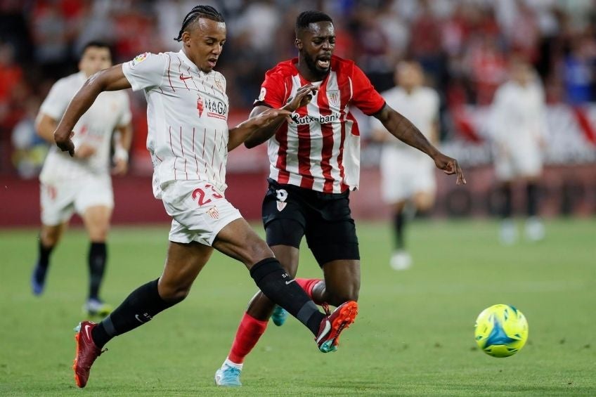 Jules Koundé durante un partido del Sevilla