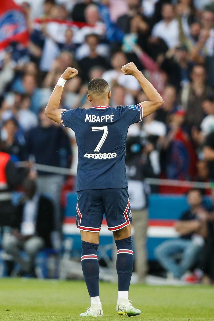 Mbappé celebrando un gol con el PSG