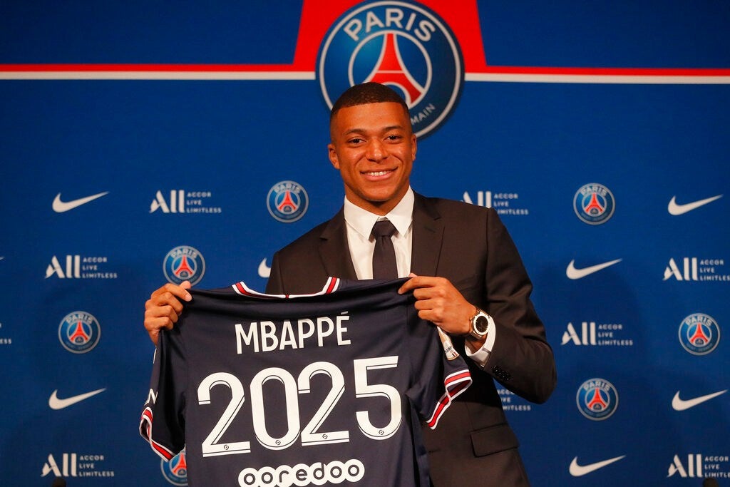 Kylian Mbappé durante conferencia de prensa con el PSG