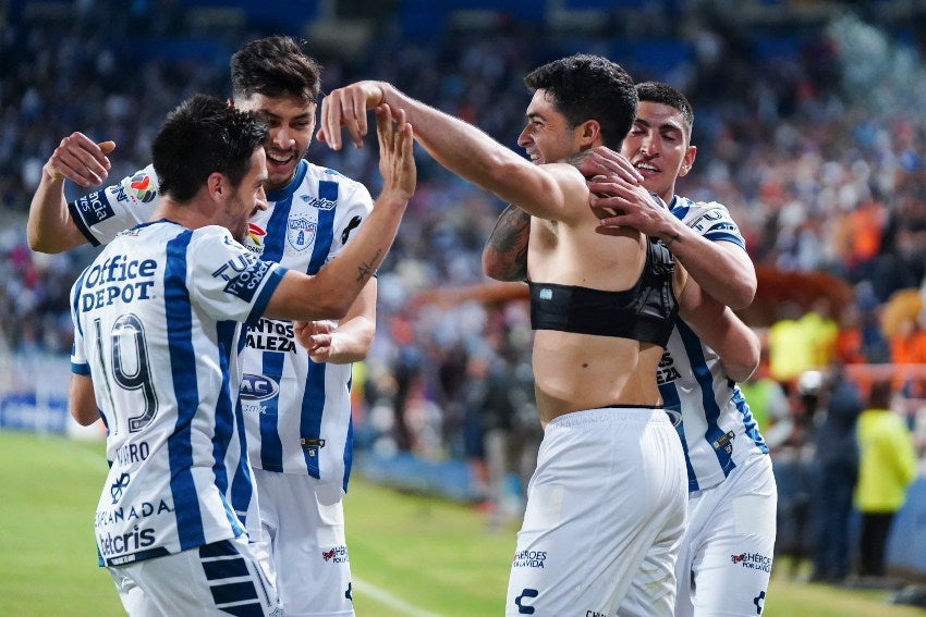 Jugadores de Pachuca celebrando un gol a favor