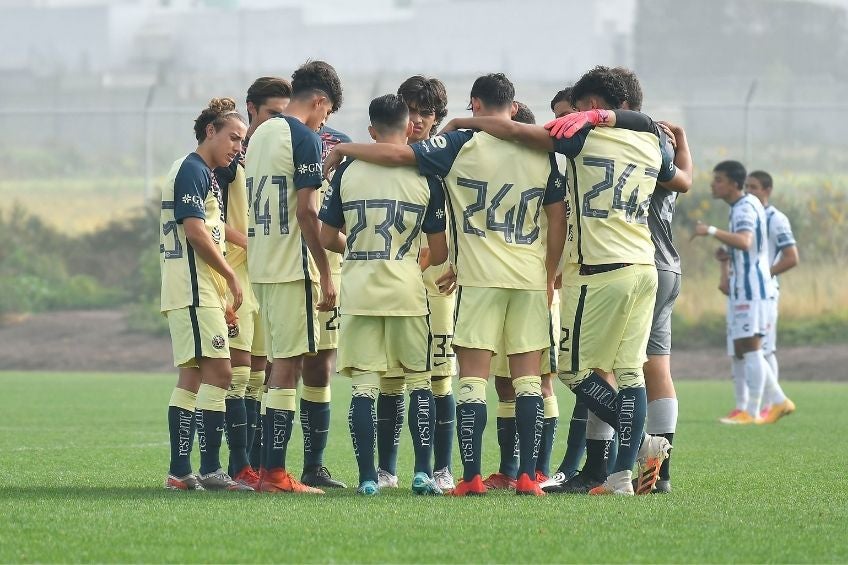 Jugadores de América Sub 18 previo a un partido