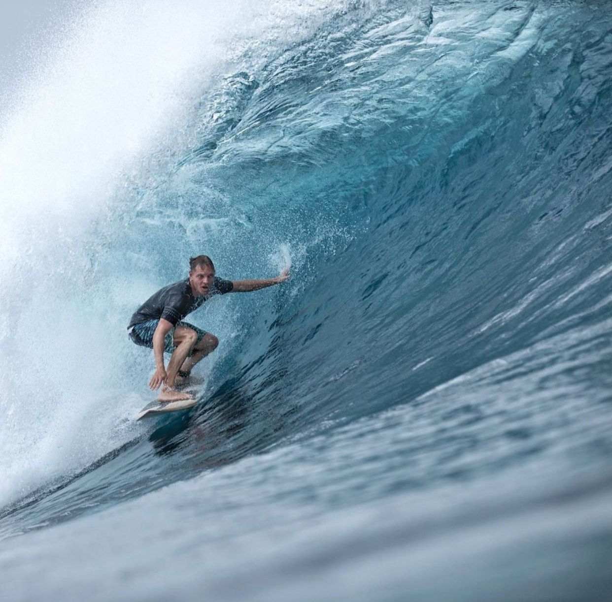 Sebastián Steudtner surfeando