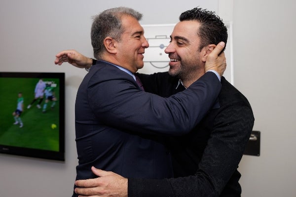 Xavi Hernández y Joan Laporta