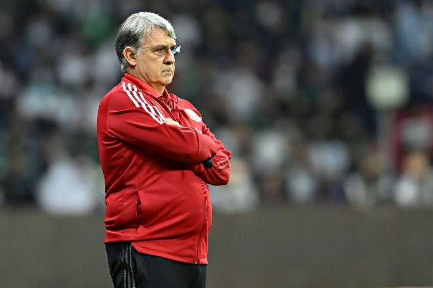 Gerardo Martino durante un partido de México