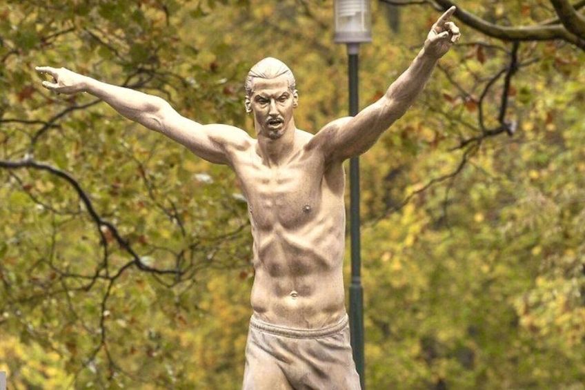 Estatua de Zlatan Ibrahimovic en su ciudad natal