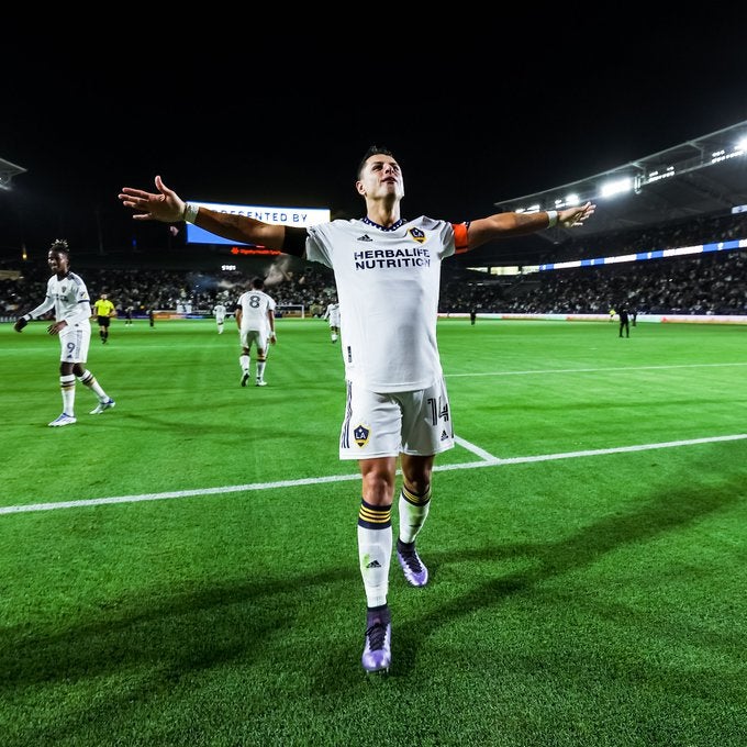 Javier Hernández en festejo con LA Galaxy