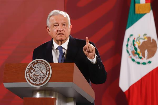 Andrés Manuel López Obrador, habla durante su rueda de prensa diaria