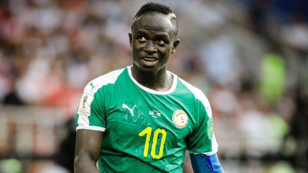 Mané jugando con la Selección de Senegal